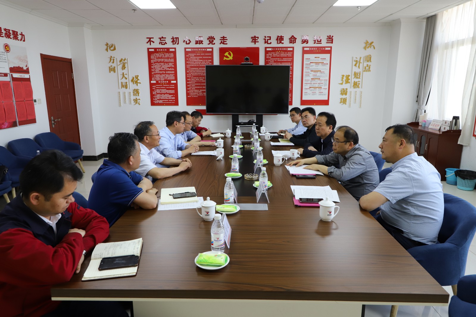 座谈会现场（石桥摄）